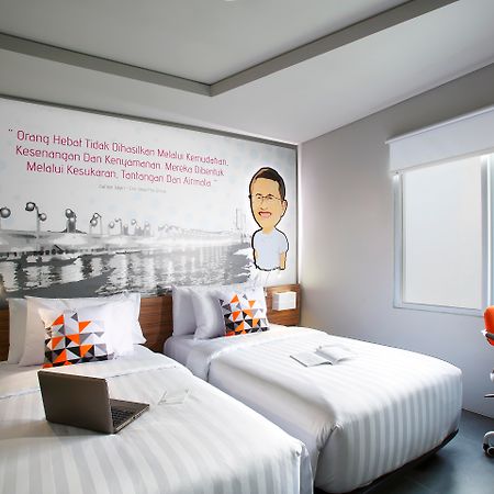 Berry Biz Hotel Seminyak Exterior foto